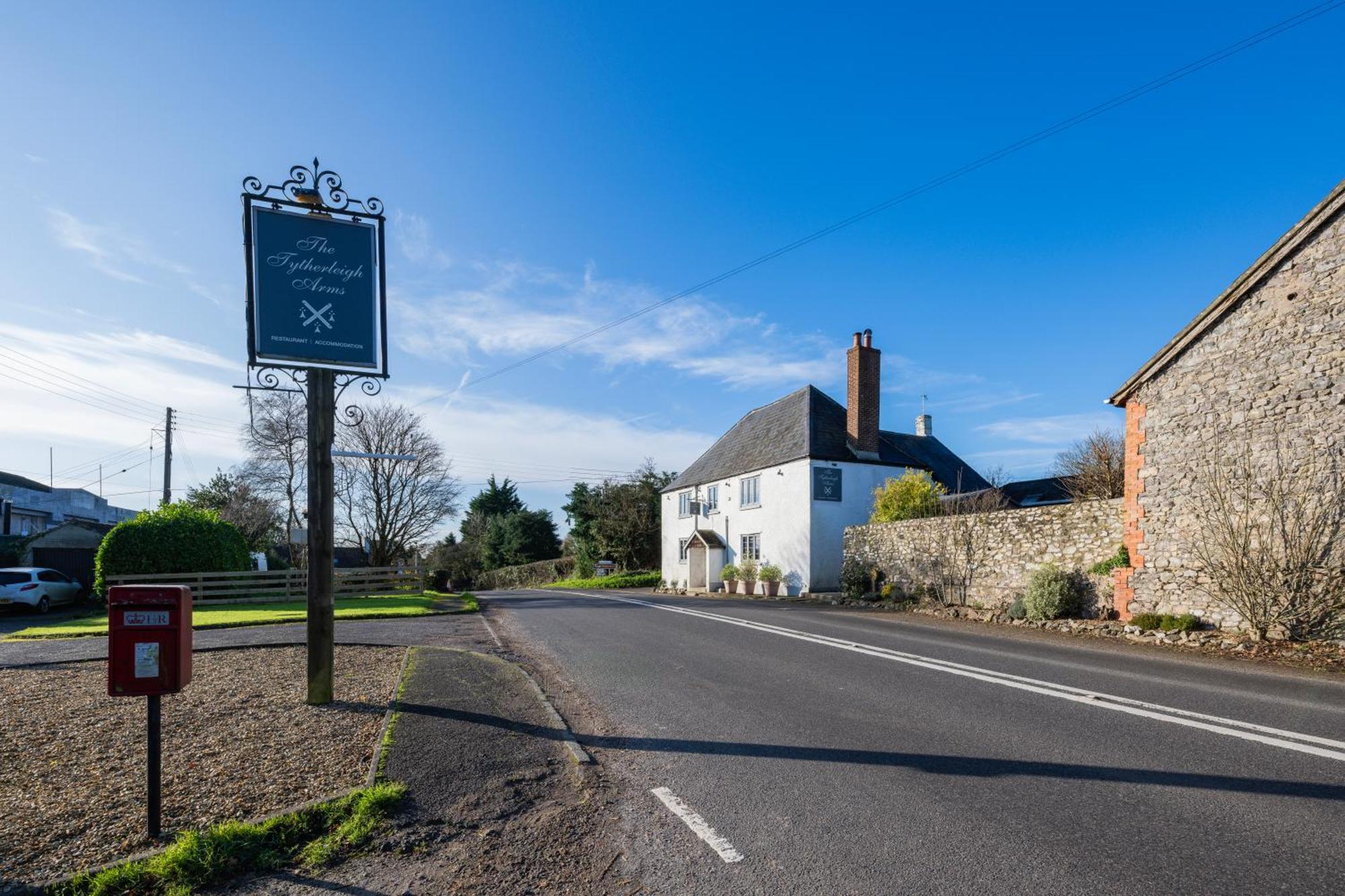 The Tytherleigh Arms Аксминстер Экстерьер фото