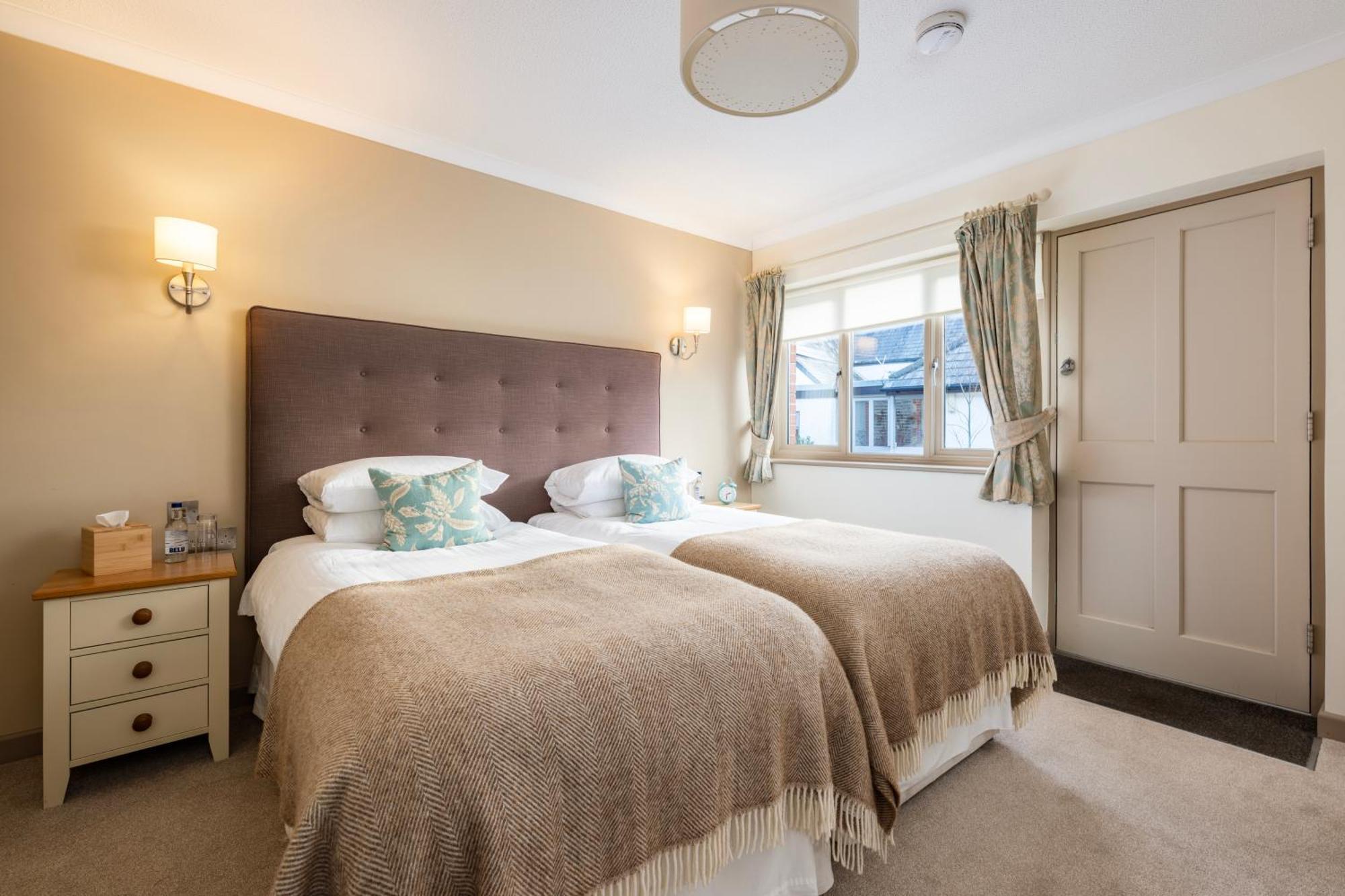 The Tytherleigh Arms Аксминстер Экстерьер фото