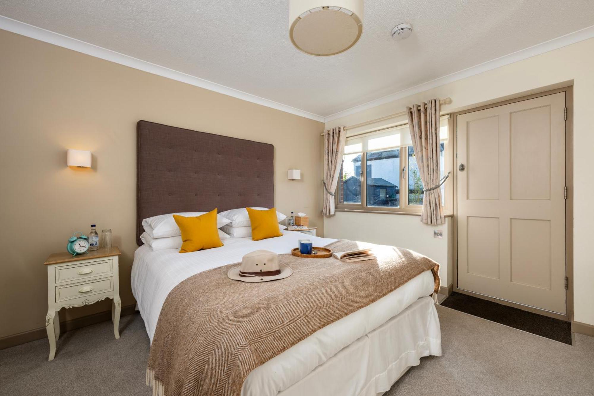 The Tytherleigh Arms Аксминстер Экстерьер фото