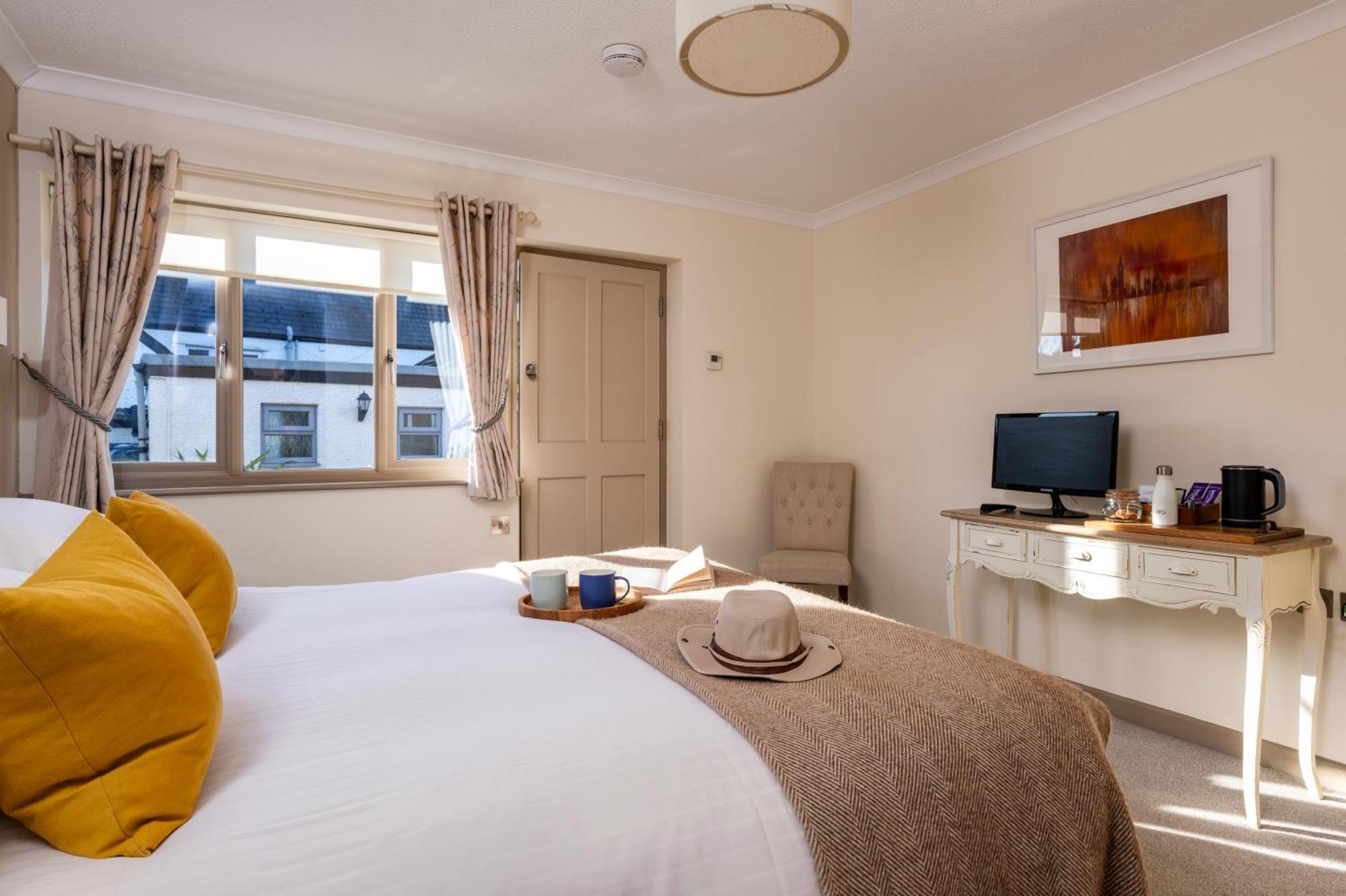 The Tytherleigh Arms Аксминстер Экстерьер фото