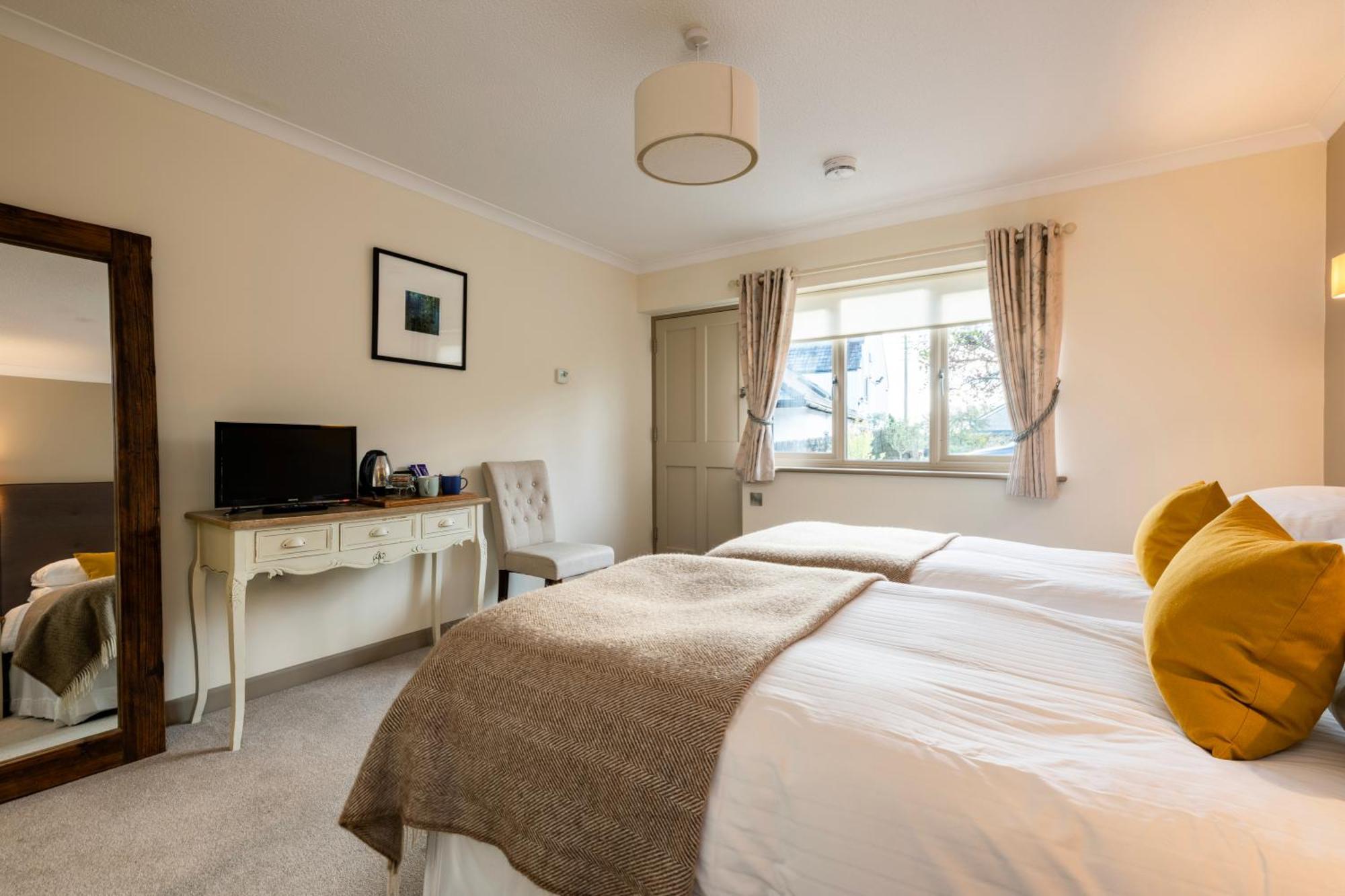 The Tytherleigh Arms Аксминстер Экстерьер фото