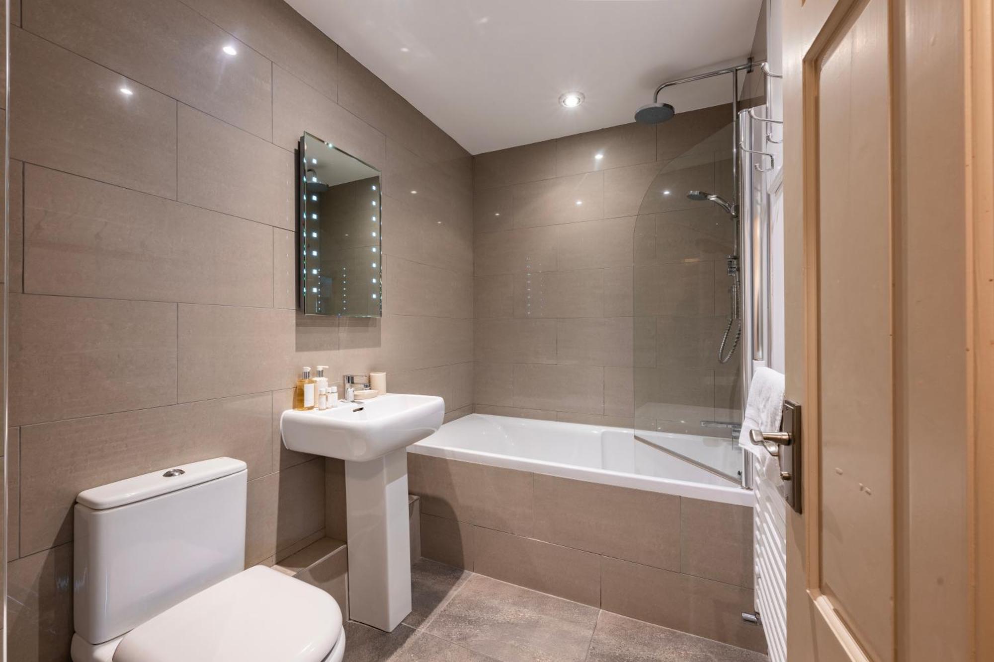 The Tytherleigh Arms Аксминстер Экстерьер фото